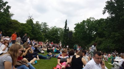 ワルシャワワジェンキ公園ショパンピアノコンサート行き方