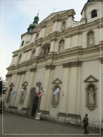 クラクフ旧市街観光お土産ヴァヴェル城教会ザコパネ行き方