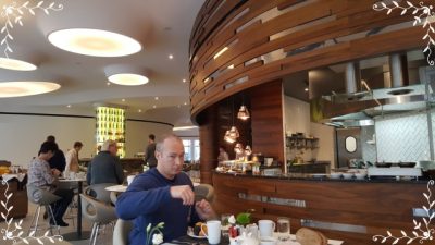 ポーランド観光ワルシャワｶﾞｲﾄﾞヴロツワフダブルツリーヒルトン朝食